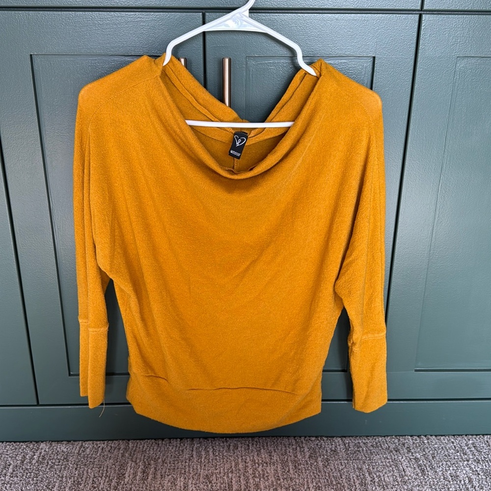 WINDSOR YELLOW SCOOP NECK LONG SLEEVE SIZE SMALL